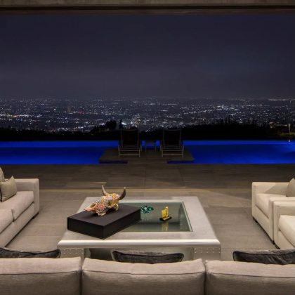 Uma piscina infinita e uma suíte principal com vista para o Pacífico são destaques. (Imagem: reprodução instagram)