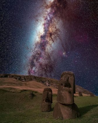 Abdul Dremali capturou imagens impressionantes do céu noturno sobre a Ilha de Páscoa. (Imagem: reprodução Instagram @Advil)