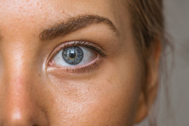 O objetivo era descobrir como cada grupo organizava as cores mentalmente, sem usar nomes ou padrões visuais previamente definidos (Foto: Unsplash)