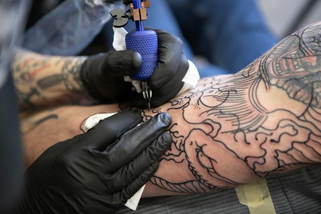 Rocky Ranjan Bisoi, dono do estúdio onde a tatuagem foi realizada, declarou que o desenho foi feito por um funcionário a pedido da própria cliente (Foto: Unsplash)