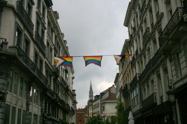 O primeiro-ministro Viktor Orbán tem adotado um discurso mais rígido contra a comunidade LGBTQ+ e outras organizações da sociedade civil, ampliando restrições a grupos independentes e à oposição política (Foto: Unsplash)