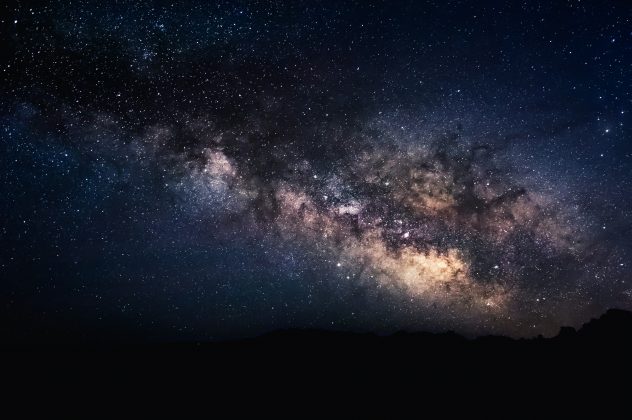 A pesquisa se baseou no estudo de estrelas massivas do tipo OB, que têm ciclos de vida curtos e temperaturas elevadas (Foto: Unsplash)