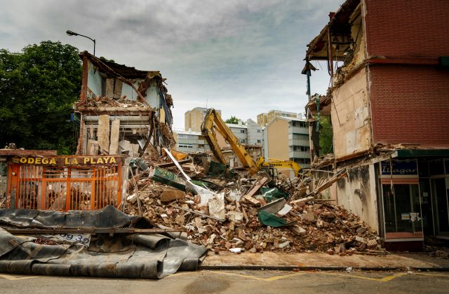 Os resultados indicam que o aquecimento terrestre pode exercer uma influência sutil, mas relevante, na frequência e intensidade dos terremotos, tornando as previsões sísmicas mais precisas, principalmente para tremores superficiais (Foto: Unsplash)