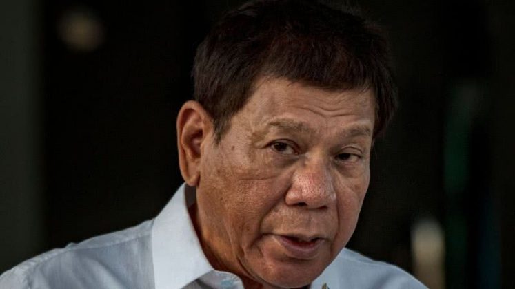 O ex-presidente das Filipinas, Rodrigo Duterte, foi preso nesta terça-feira (11) ao desembarcar no aeroporto internacional de Manila (Foto: X)