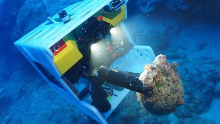 Segundo os especialistas envolvidos na missão, trata-se da primeira vez que esse tipo de carga, tão comum no comércio mediterrâneo da Antiguidade, é identificada nos mares turcos (Foto: X)