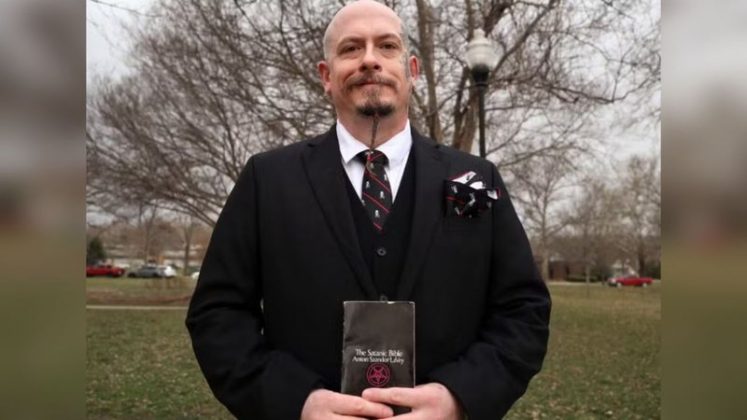 Um inusitado embate judicial entre a Igreja Católica e um grupo satanista do estado do Kansas, nos Estados Unidos, veio à tona nesta semana, após o roubo de elementos sagrados da Eucaristia (Foto: X)