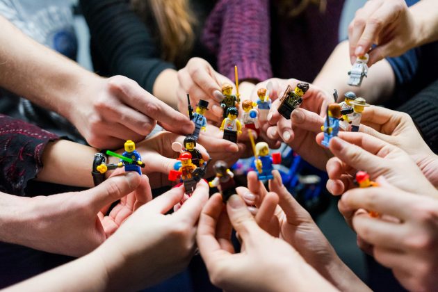 Apenas cinco unidades foram entregues por meio de uma competição promovida pela LEGO, tornando o item um verdadeiro tesouro para fãs da franquia (Foto: Unsplash)