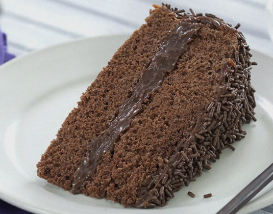 O bolo de brigadeiro segue conquistando paladares ao redor do mundo. (Imagem: reprodução Instagram)