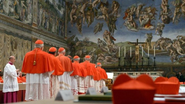 Às vésperas do conclave que definirá o próximo papa, cardeais vindos de diversas partes do mundo circulam discretamente pelas ruas de Roma, aproveitando os intervalos entre reuniões e orações para saborear a culinária local (Foto: X)