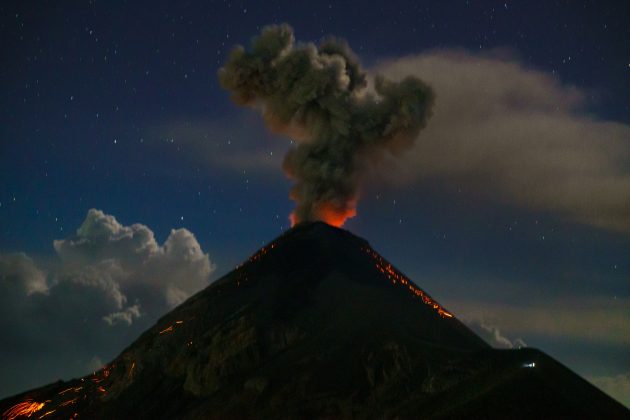 Apesar de não entrar em erupção há aproximadamente 250 mil anos, ele tem apresentado sinais inquietantes como emissões de gases, pequenos tremores e uma estranha deformação do solo ao seu redor (Foto:Unsplash)