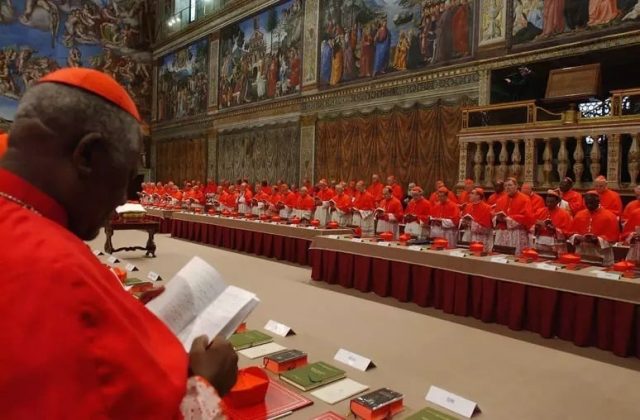 O Vaticano encerrou neste domingo (4) o tradicional período de nove dias de homenagens ao papa Francisco, que faleceu em 21 de abril aos 88 anos (Foto: X)