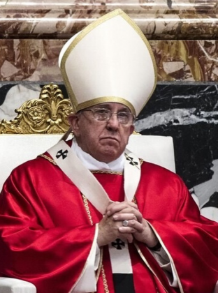 O estilista falou com a imprensa no Vaticano. (Imagem: reprodução Instagram)