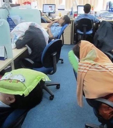 "No Japão, o Inemuri é frequentemente aceito em situações sociais ou de trabalho." (Imagem: reprodução Instagram)