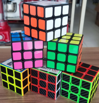 Rubik descobriu a sequência correta de movimentos. (Imagem: reprodução Instagram)