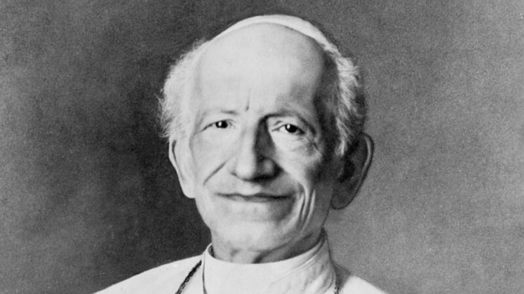 Sua eleição para o papado ocorreu em meio a um cenário delicado: a Igreja havia perdido os Estados Pontifícios para o recém-unificado Reino da Itália e enfrentava um novo mundo moldado pela industrialização e pelo avanço dos ideais liberais (Foto: X)