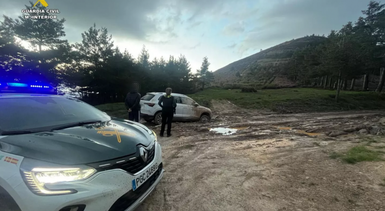 Ao chegarem ao local, policiais encontraram os menores visivelmente desorientados, com sinais de abandono, apesar de bem alimentados (Foto: X)