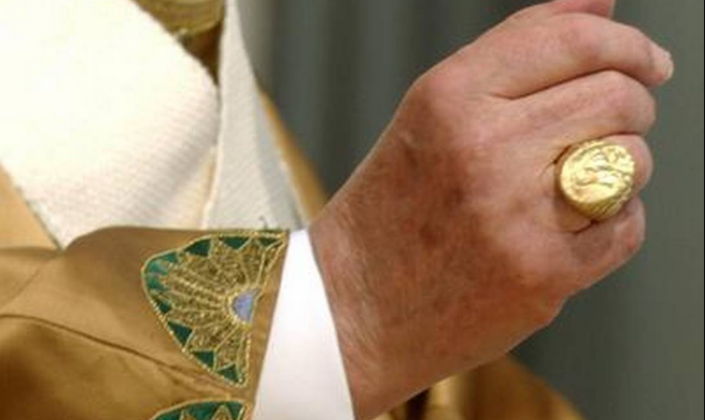 O colégio de 133 cardeais com direito a voto irá se reunir em sessões secretas até que se atinja consenso para eleger o novo papa — missão que pode levar dias ou semanas, conforme a tradição (Foto: X)