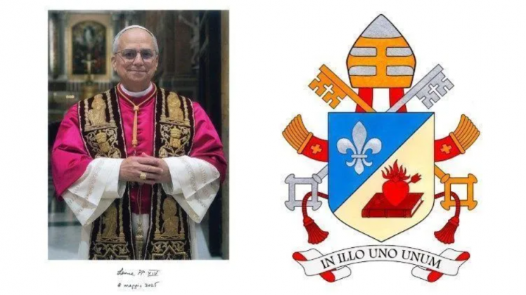 A imagem faz referência direta às palavras de Santo Agostinho — figura central na espiritualidade do papa — que escreveu: “Feriste meu coração com Tua Palavra, e eu te amei."