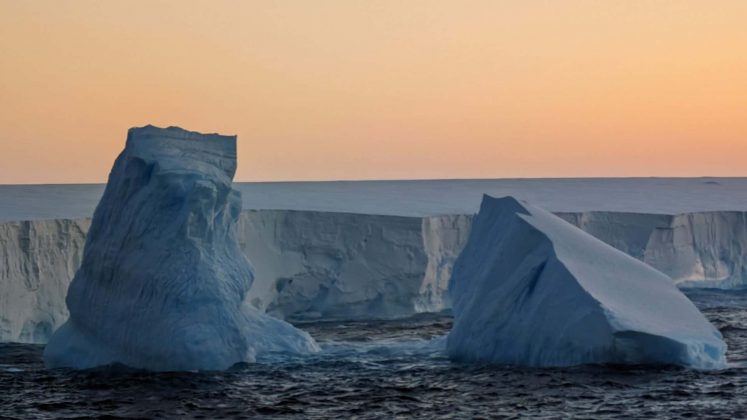 Maior iceberg do mundo encalhado é flagrado por satélite (Foto: Juergen Brand/Shutterstock)