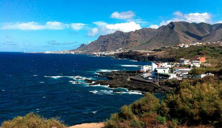 Outro acidente semelhante aconteceu no arquipélago em abril de 2024, quando um turista da República Tcheca, de 53 anos, caiu no mar em Tenerife enquanto fotografava ondas gigantes após uma forte tempestade (Foto:X)
