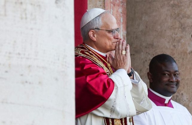 Prevost, de 69 anos, nasceu em Chicago, nos Estados Unidos, e tornou-se o primeiro norte-americano a assumir o comando da Igreja (Foto: X)