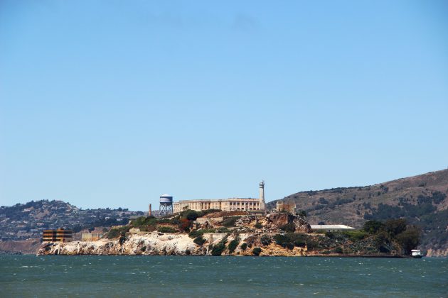 A ilha atualmente é um dos pontos turísticos mais visitados dos EUA e está sob administração do Serviço Nacional de Parques, que transformou a antiga prisão em um museu histórico (Foto: Unsplash)