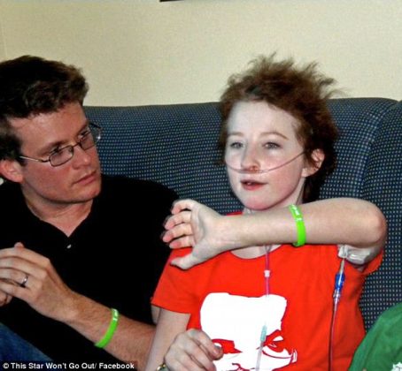 Esther faleceu em 2010, aos 16 anos, mas deixou marcas profundas (Foto: X)