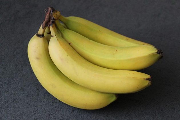 A banana é rica em potássio, fibras e vitaminas B6 e C. (Imagem: pixabay)