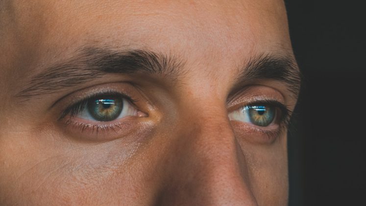 Demência pode ser detectada através do olho, diz estudo científico (Foto: Renaldo Kodra/Unsplash)