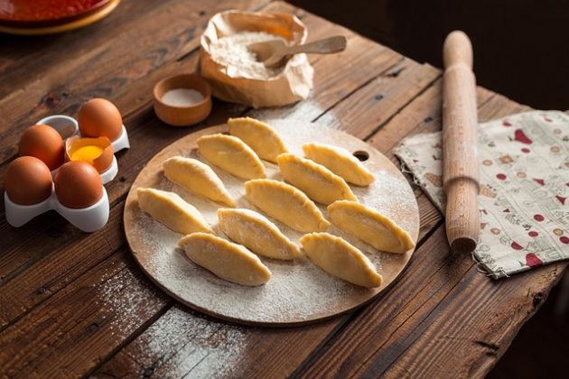A mulher envenenou 40 pessoas com empanadas. (Imagem: pixabay)