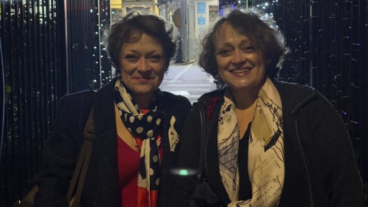 Com o tempo, as irmãs trilharam caminhos distintos: Lisa seguiu o direito e tornou-se advogada, enquanto Louise se dedicou à ciência e possui pesquisas publicadas, embora mantenha discrição sobre sua área de atuação (Foto: X)