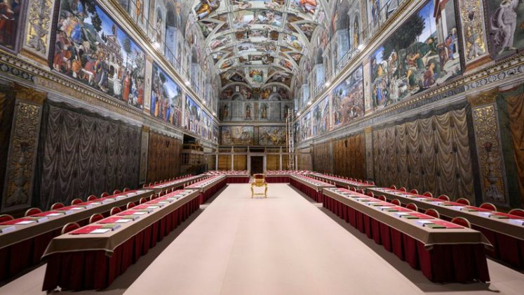 Com o início do conclave marcado para esta quarta-feira (7), o Vaticano reforçou uma série de medidas rigorosas para assegurar o completo isolamento dos cardeais que irão eleger o sucessor do Papa Francisco, falecido em 21 de abril (Foto: X)