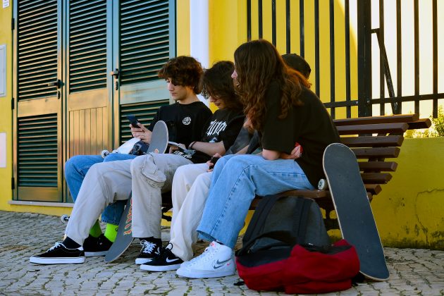 A pressão das redes sociais sobre os jovens tem despertado preocupação crescente na sociedade brasileira (Foto: Unsplash)