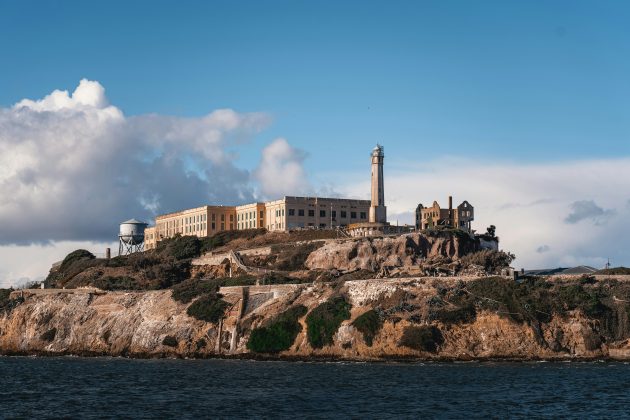 Apesar do tom enfático do anúncio, não está claro se Trump, caso volte ao poder, teria respaldo jurídico e logístico para colocar o plano em prática (Foto: Unsplash)
