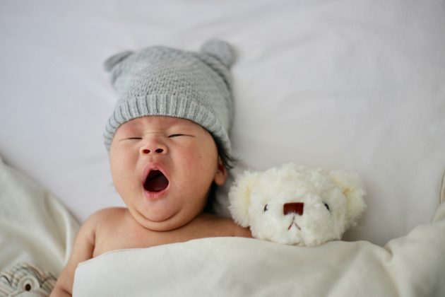 Um novo estudo publicado na revista científica PNAS aponta que uma mutação genética rara pode permitir que alguns indivíduos funcionem perfeitamente bem com apenas quatro horas de sono por noite (Foto: Unsplash)