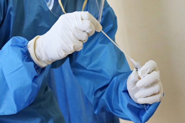 O imóvel estava completamente deteriorado, tomado por lixo, fezes de animais e medicamentos vencidos (Foto: X)