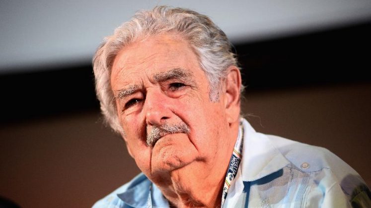 José “Pepe” Mujica, ex-presidente uruguaio e símbolo da resistência contra a ditadura militar, morreu nesta terça-feira, 13 de maio, aos 89 anos, após enfrentar um câncer de esôfago que, nos últimos meses, já havia se espalhado pelo fígado (Foto: X)