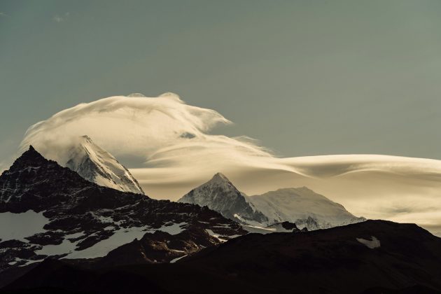 Diferente das formações visíveis, como as Montanhas Transantárticas, os picos da cadeia Gamburtsev nunca rompem a superfície (Foto: Unsplash)