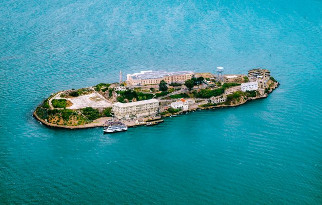 Trump quer transformar Alcatraz em prisão de segurança máxima e causar impacto nacional (Foto: Unsplash)