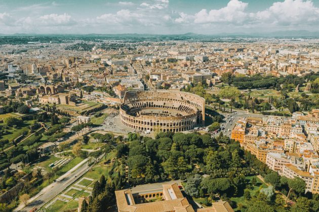 A cena chamou a atenção de outros visitantes, que relataram gritos de dor enquanto o homem permanecia preso por mais de 20 minutos até a chegada do resgate (Foto: Unsplash)